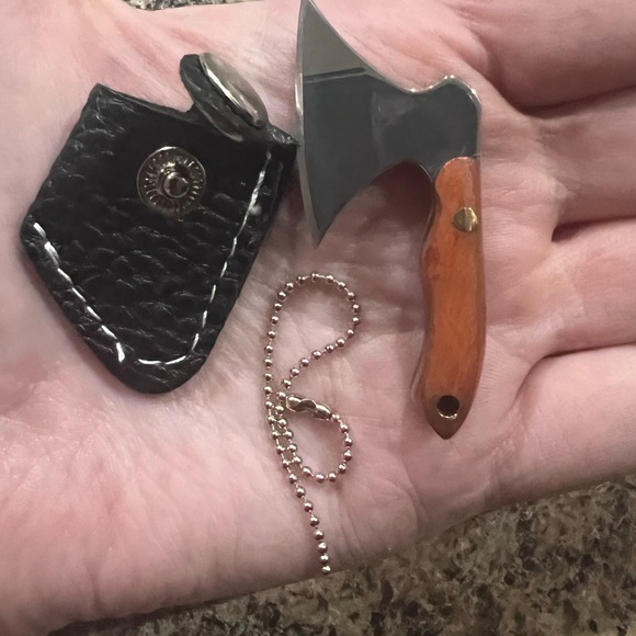 $2 MINI UTILITY KEYCHAIN. ONE AT RANDOM. $2 WITH ANY $10 ORDER OR MORE - Picture 12 of 16